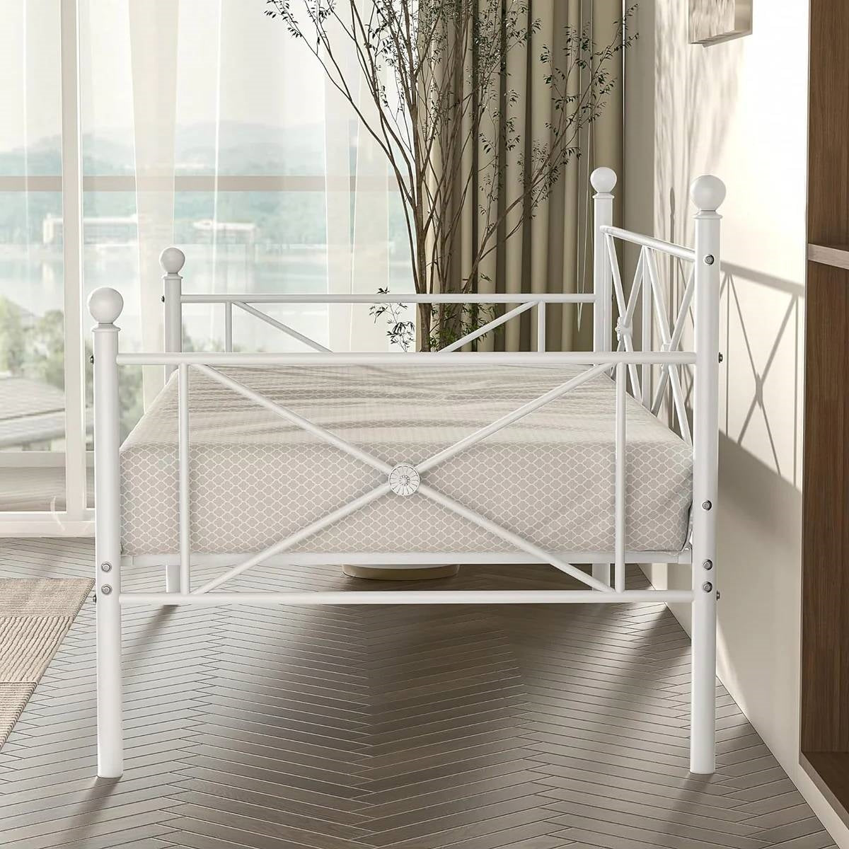 Base de cama nido de metal resistente tamaño individual con acabado blanco clásico