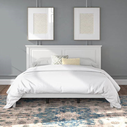 Cama King con plataforma de madera maciza de roble tradicional con cabecero en color blanco