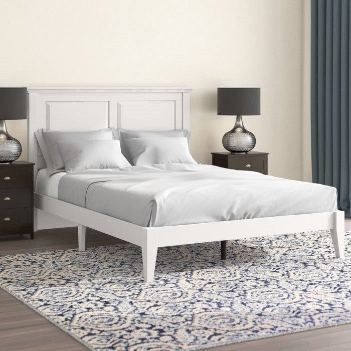 Base de cama de plataforma completa de madera maciza de roble tradicional con cabecero en blanco