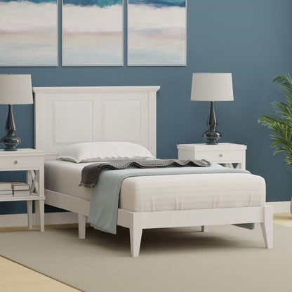 Estructura de cama de plataforma doble tradicional de madera maciza de roble con cabecera en blanco