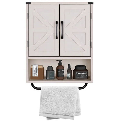 Mueble de pared de baño blanco tipo granja con estante de almacenamiento y toallero