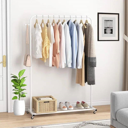 Perchero de ropa blanco moderno con ruedas bloqueables