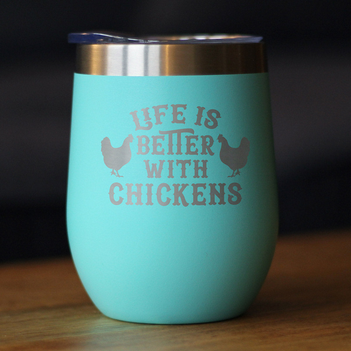 La vie est meilleure avec les poulets – Gobelet à vin de poulet avec couvercle coulissant – Tasse isotherme sans pied en acier inoxydable – Tasse de camping amusante en plein air