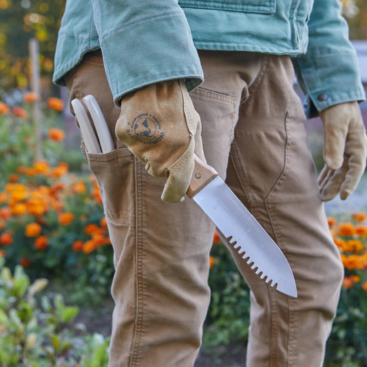 Hori Hori Digger by Womanswork with serrated blade and ruler in leather sheath on work belt on Tampa Home & Garden Store