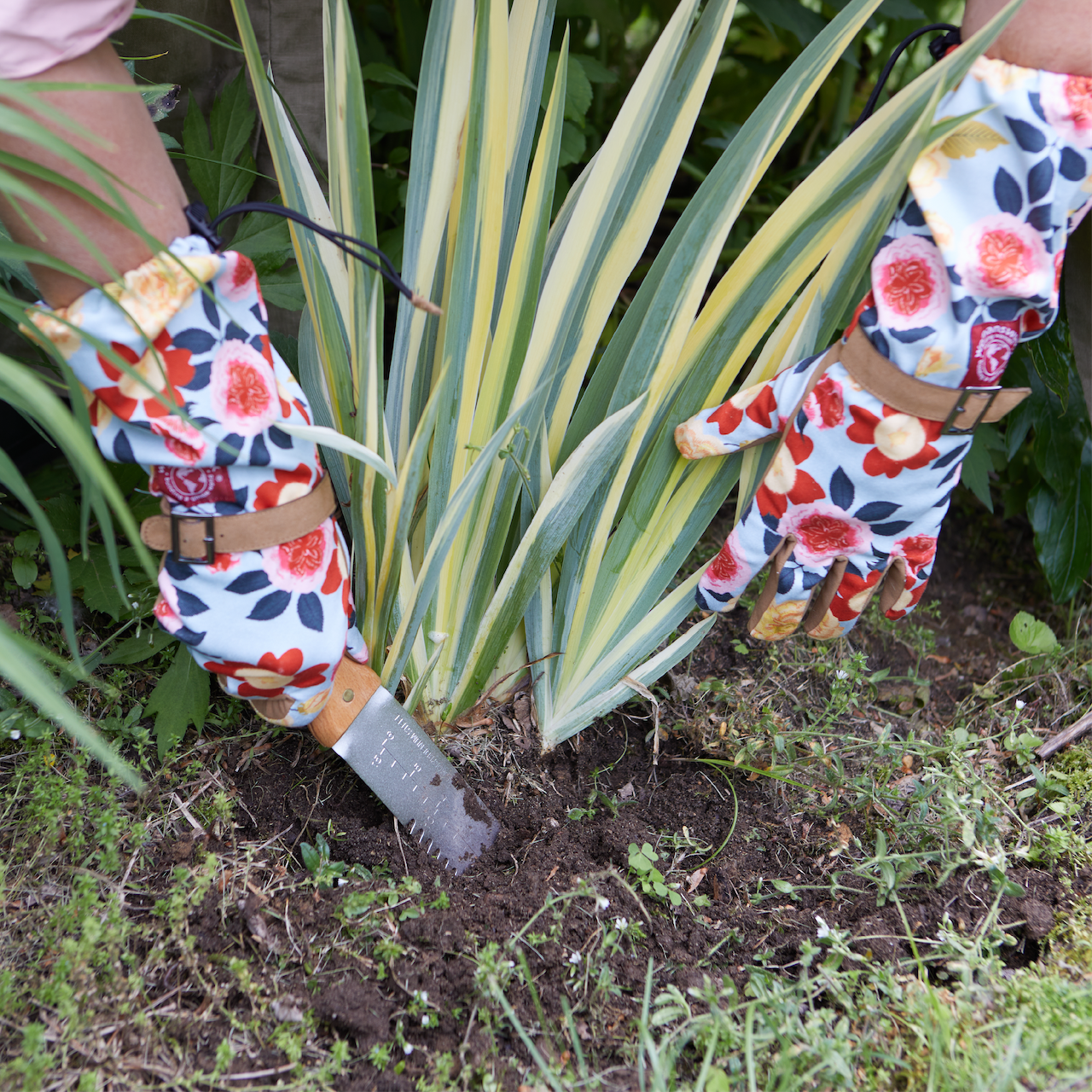 Arm Saver Gloves floral gardening gloves by Womanswork with leather wrist strap for pruning on Tampa Home & Garden Store