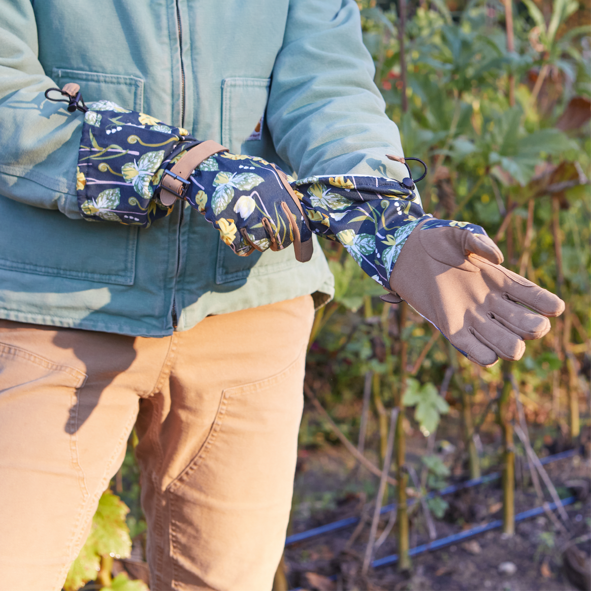 Arm Saver Gloves floral navy pattern gardening gloves by Womanswork with long cuff on Tampa Home & Garden Store