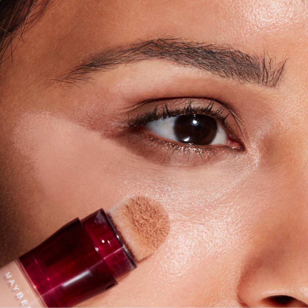 Concealer Maybelline Instant Anti Age Eraser beige shade with sponge applicator under-eye on Tampa Home & Garden Store