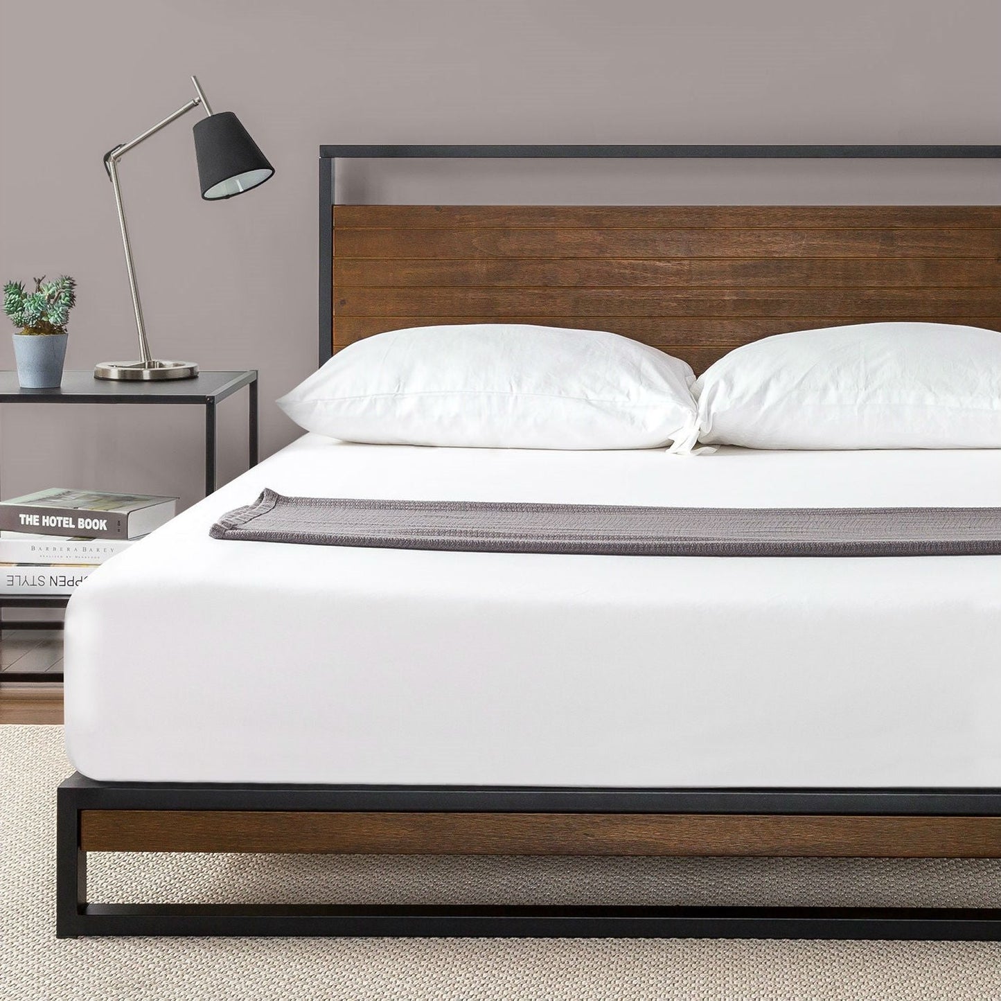 Estructura de cama de plataforma de metal y madera tamaño matrimonial con cabecero