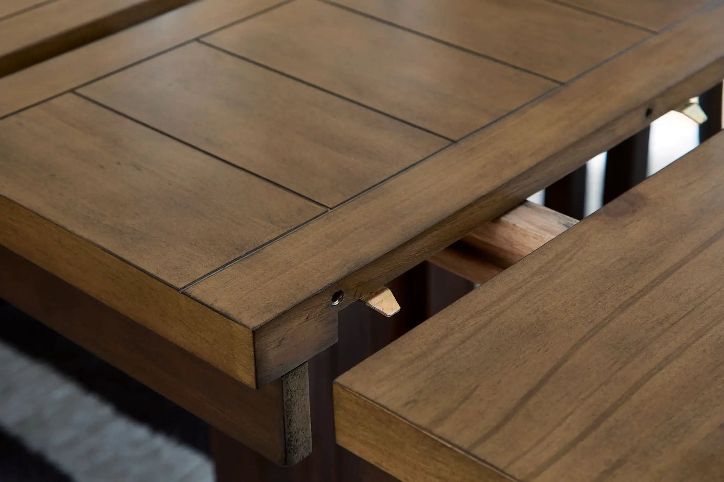 Rylandeen Rectangular Dining Counter Height Table