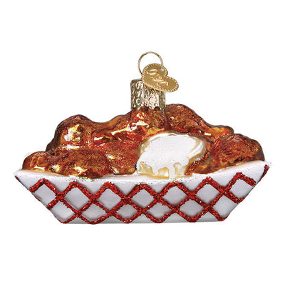 Décoration d'ailes de poulet épicées avec sauce