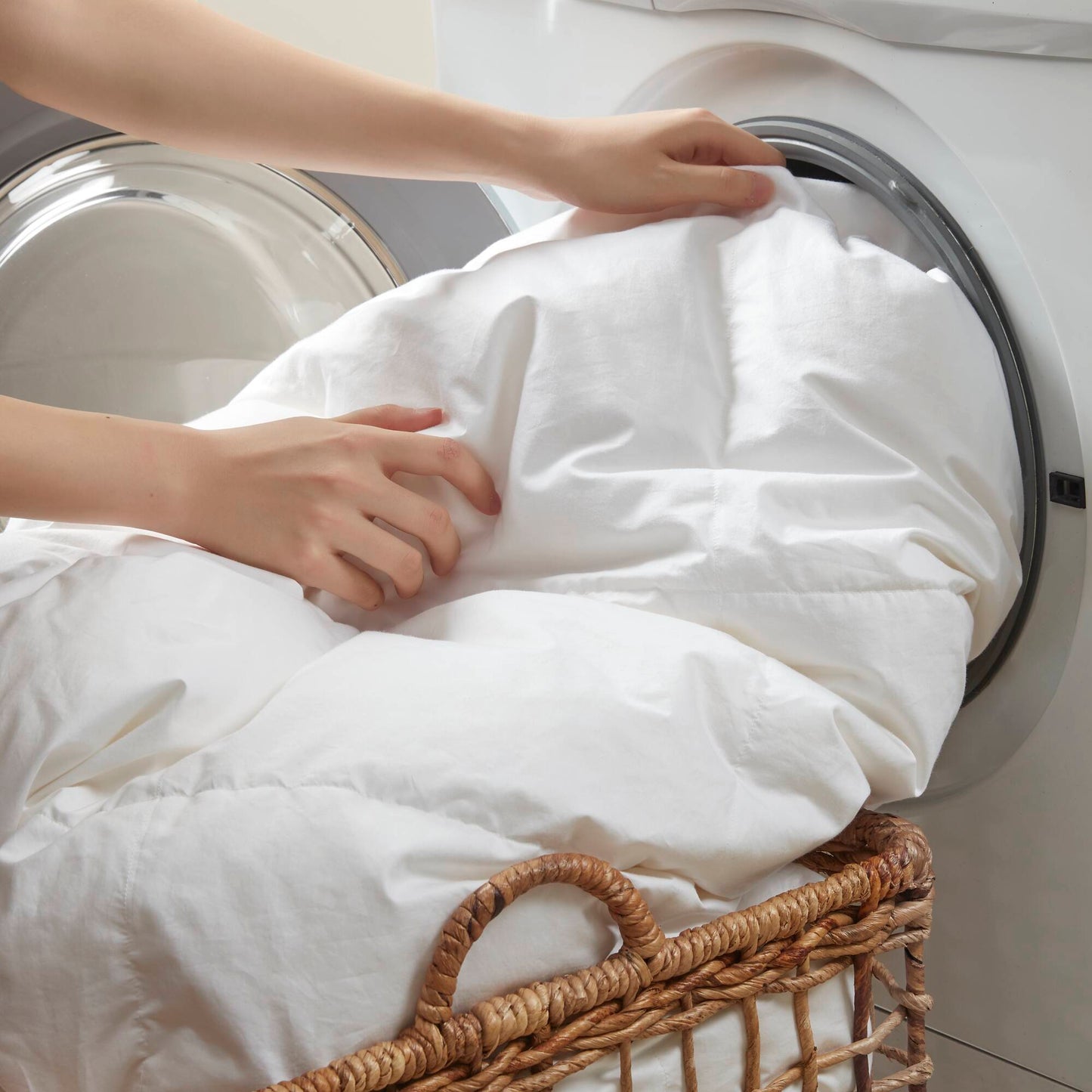 HouseOfZazla 1 pc King/Cal King 100% cotton shell comforter being loaded into a washing machine on Tampa Home & Garden Store