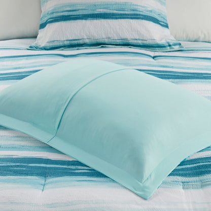 8 Piece Aqua Seersucker Quilt and Comforter Set