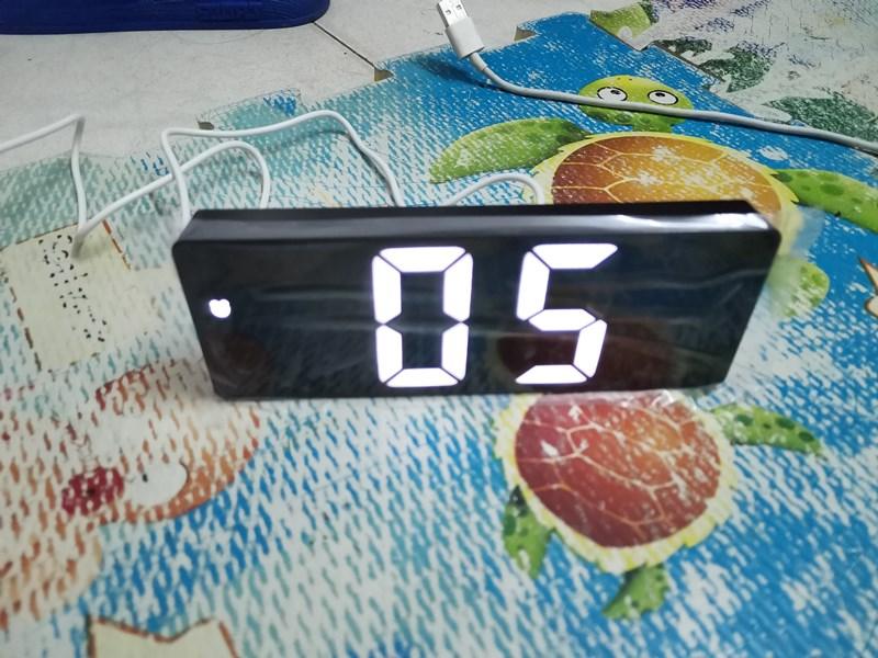 Stevvex acrylic mirror LED desk clock with large white digits USB powered bedside clock on Tampa Home & Garden Store
