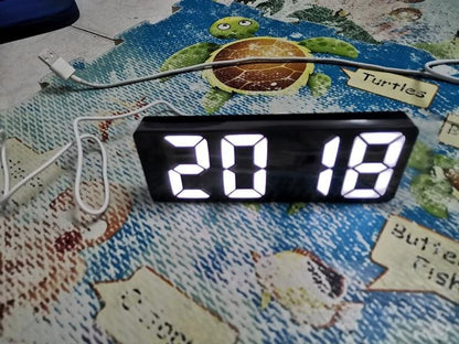 Acrylic/mirror LED alarm clock Stevvex with bright digits on black housing on Tampa Home & Garden Store