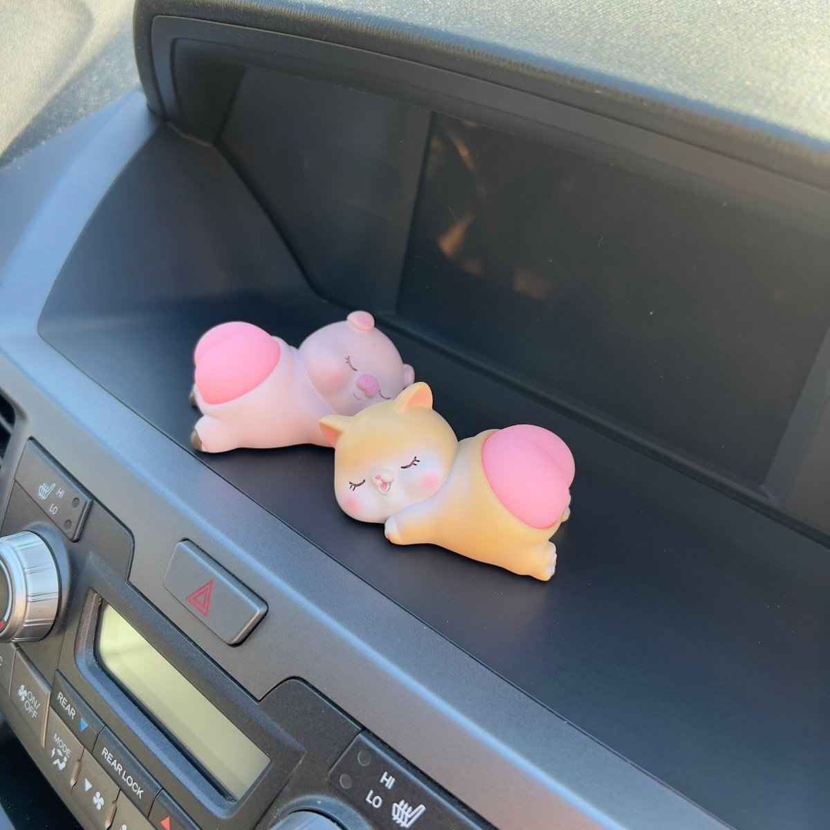 Funny Bouncy Butt Car Ornament and Desk Toy Decor