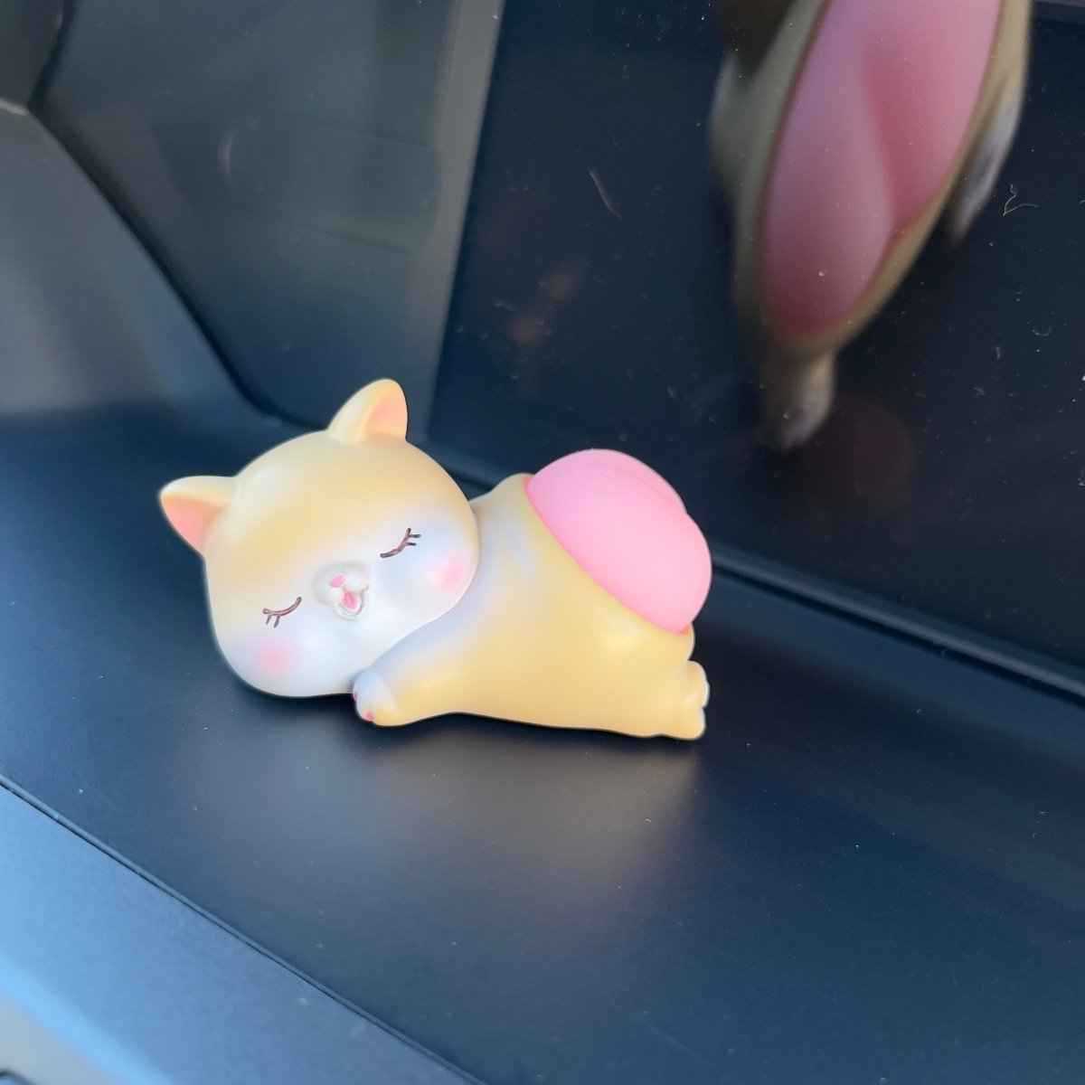 Funny Bouncy Butt Car Ornament and Desk Toy Decor