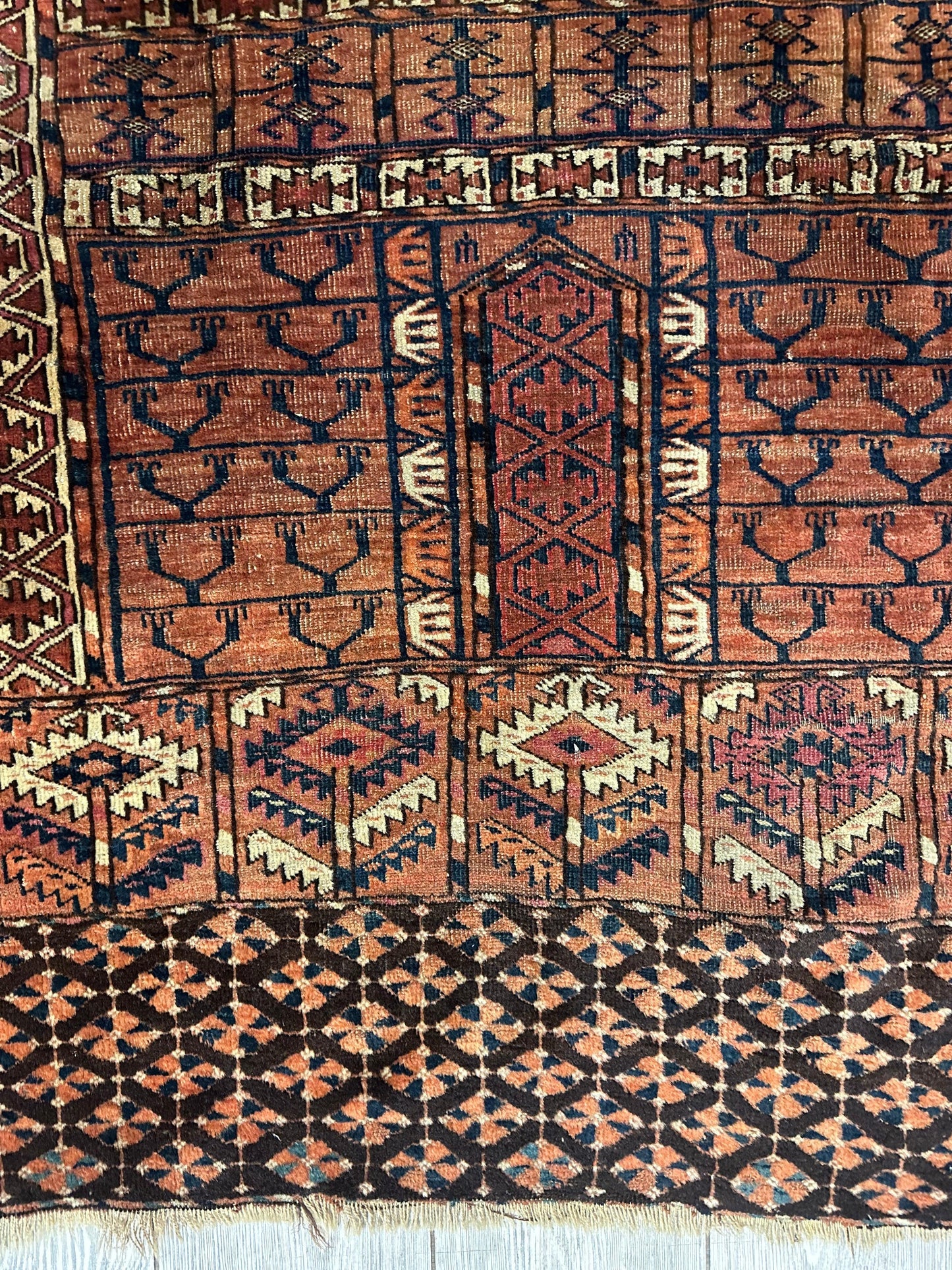 Tapis antique de couverture de porte de tente Turkoman Tekke Ensi des années 1880 4' x4'8 »
