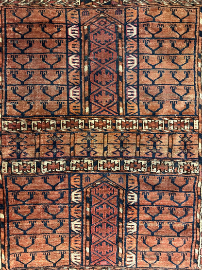 Tapis antique de couverture de porte de tente Turkoman Tekke Ensi des années 1880 4' x4'8 »