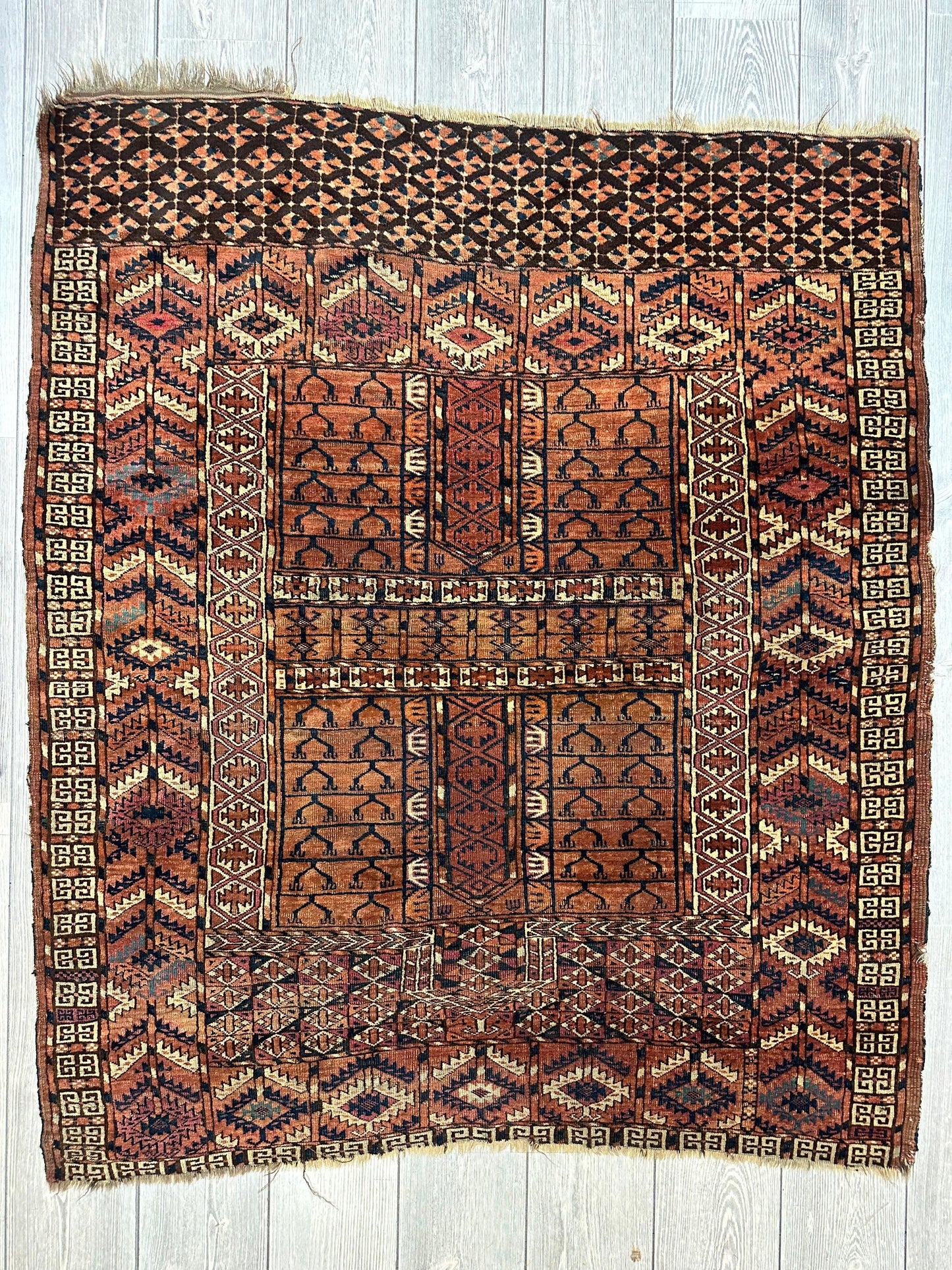 Tapis antique de couverture de porte de tente Turkoman Tekke Ensi des années 1880 4' x4'8 »