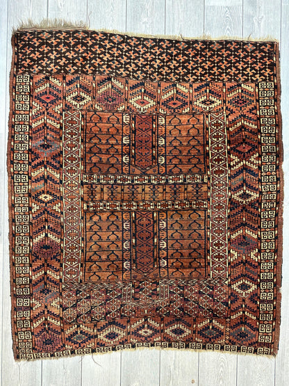 Tapis antique de couverture de porte de tente Turkoman Tekke Ensi des années 1880 4' x4'8 »
