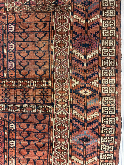 Tapis antique de couverture de porte de tente Turkoman Tekke Ensi des années 1880 4' x4'8 »