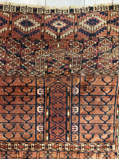 Tapis antique de couverture de porte de tente Turkoman Tekke Ensi des années 1880 4' x4'8 »