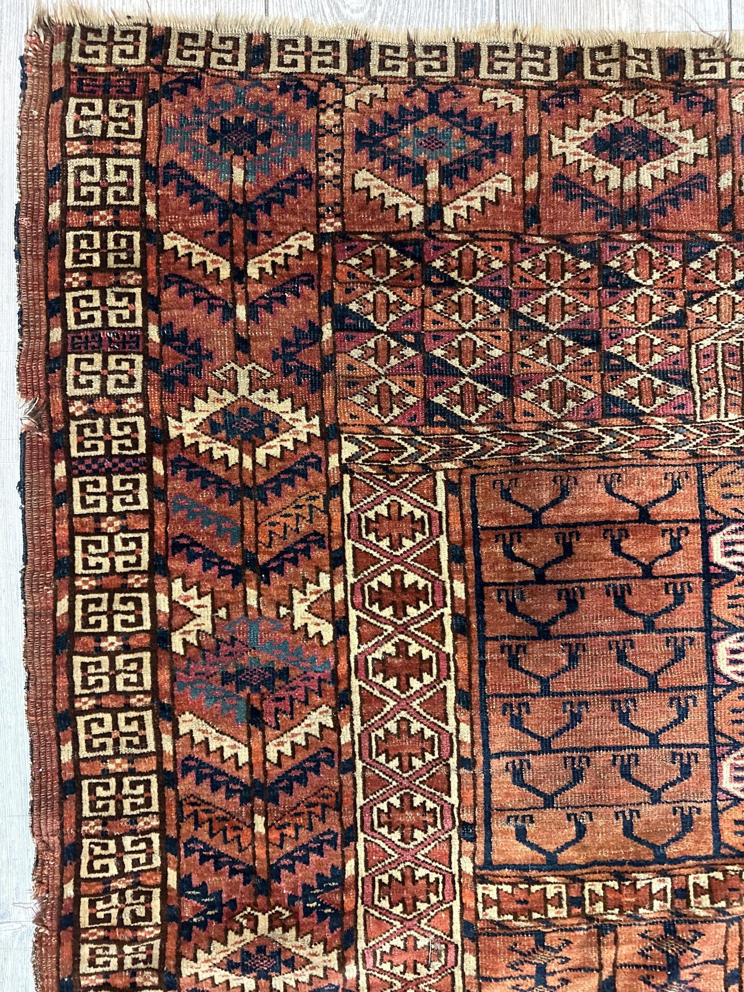 Tapis antique de couverture de porte de tente Turkoman Tekke Ensi des années 1880 4' x4'8 »