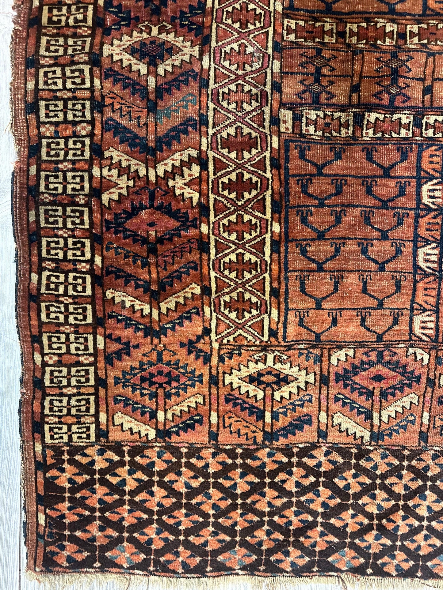 Tapis antique de couverture de porte de tente Turkoman Tekke Ensi des années 1880 4' x4'8 »