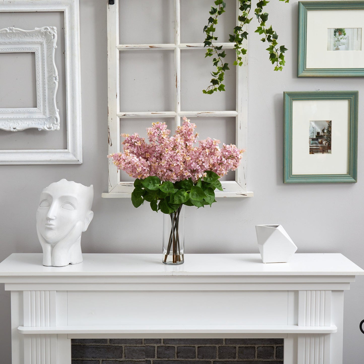 Arrangement de lilas artificiels de 61 cm avec vase cylindrique en verre