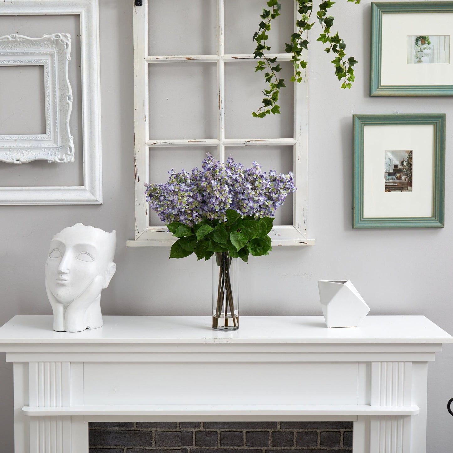 Arrangement de lilas artificiels de 61 cm avec vase cylindrique en verre