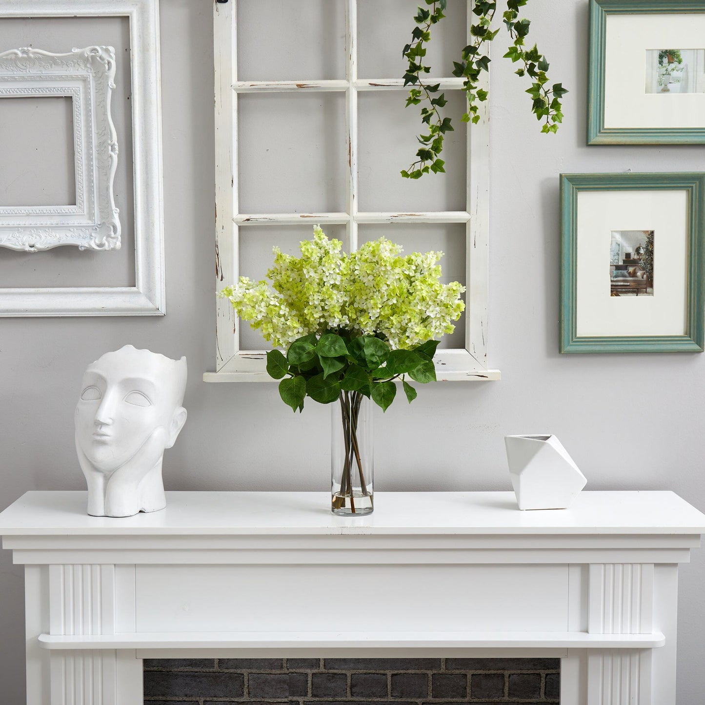 Arrangement de lilas artificiels de 61 cm avec vase cylindrique en verre