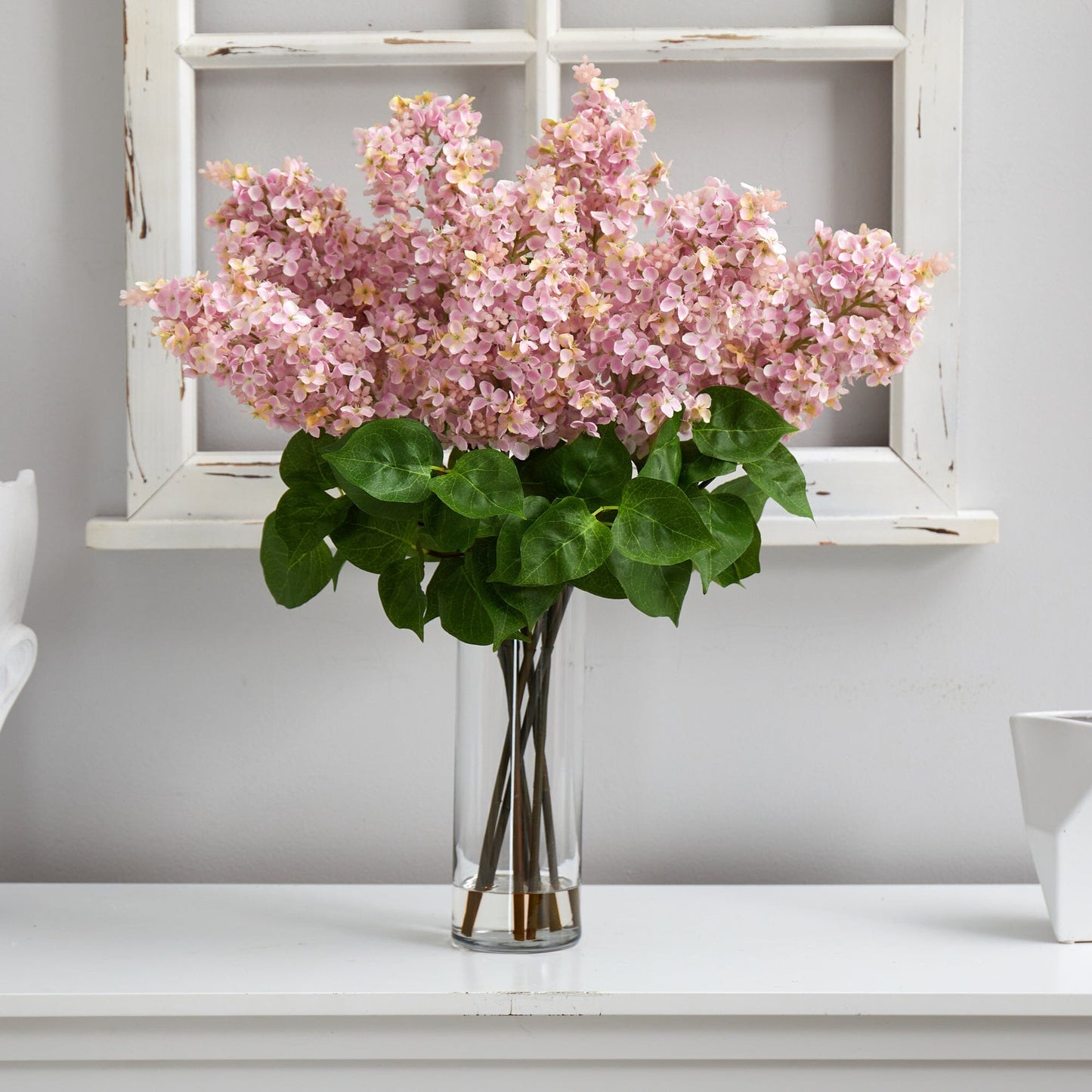 Arrangement de lilas artificiels de 61 cm avec vase cylindrique en verre