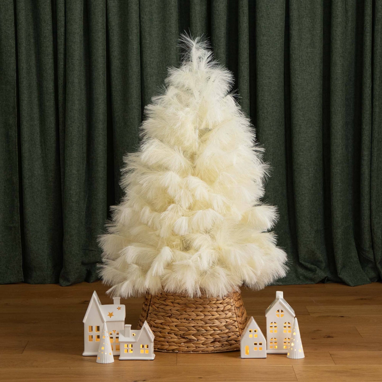 Artificial Off White Pampas and Christmas Tree