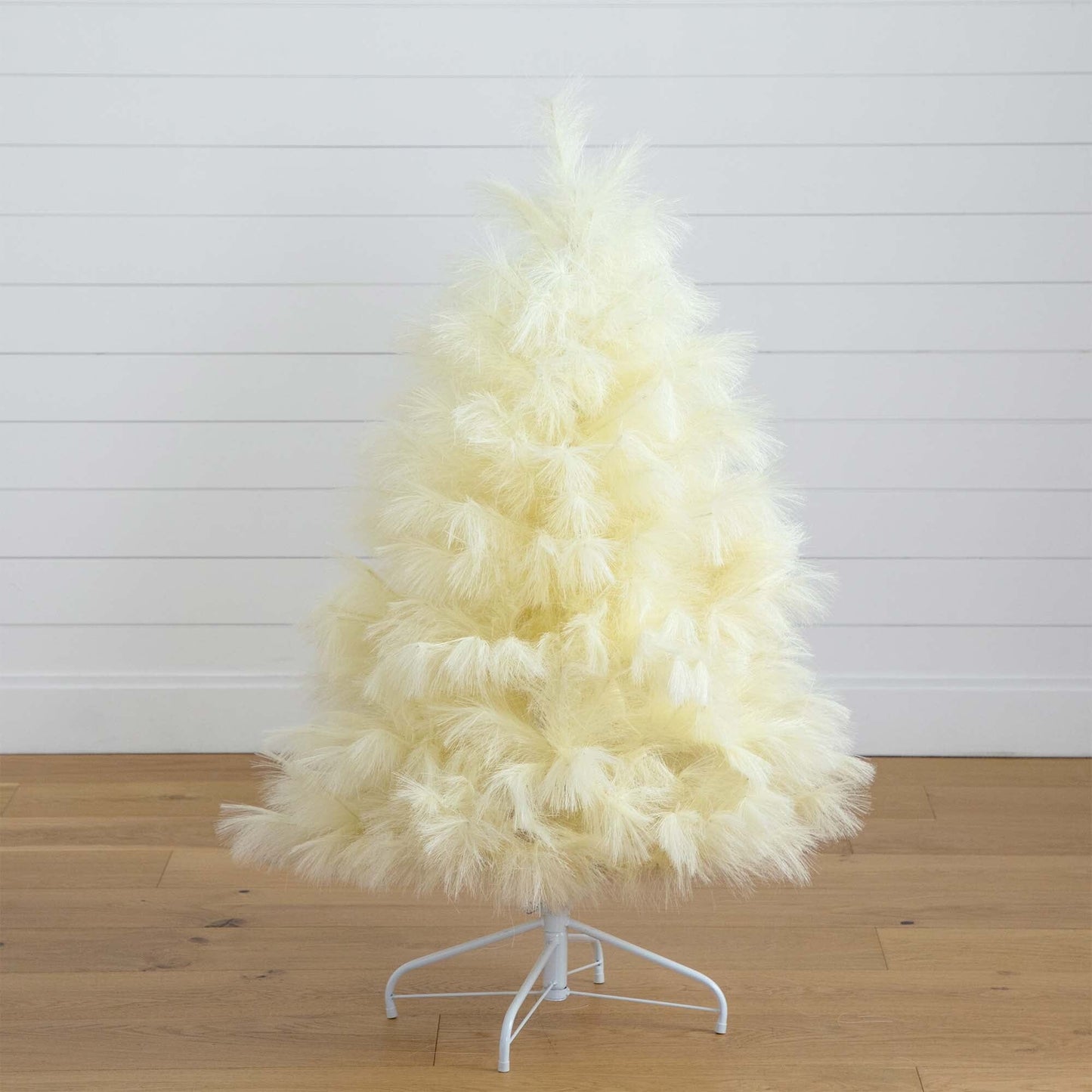 Artificial Off White Pampas and Christmas Tree
