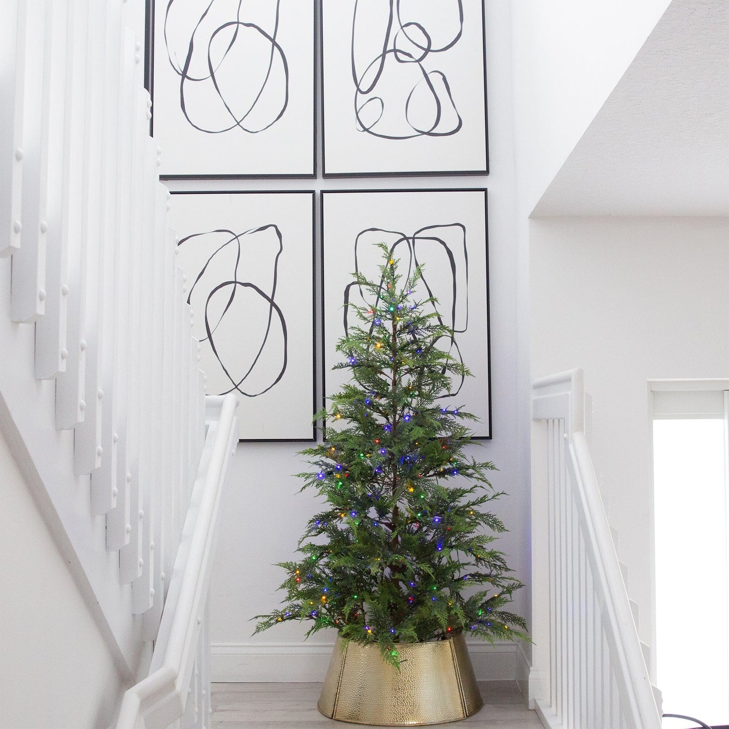 5 Ft Artificial Pine Christmas Tree and Lights