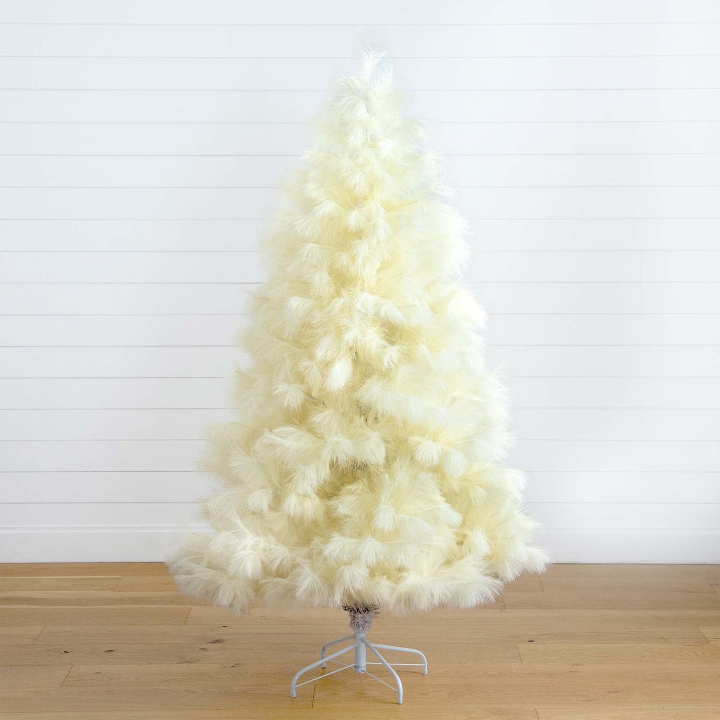 Artificial Off White Pampas and Christmas Tree
