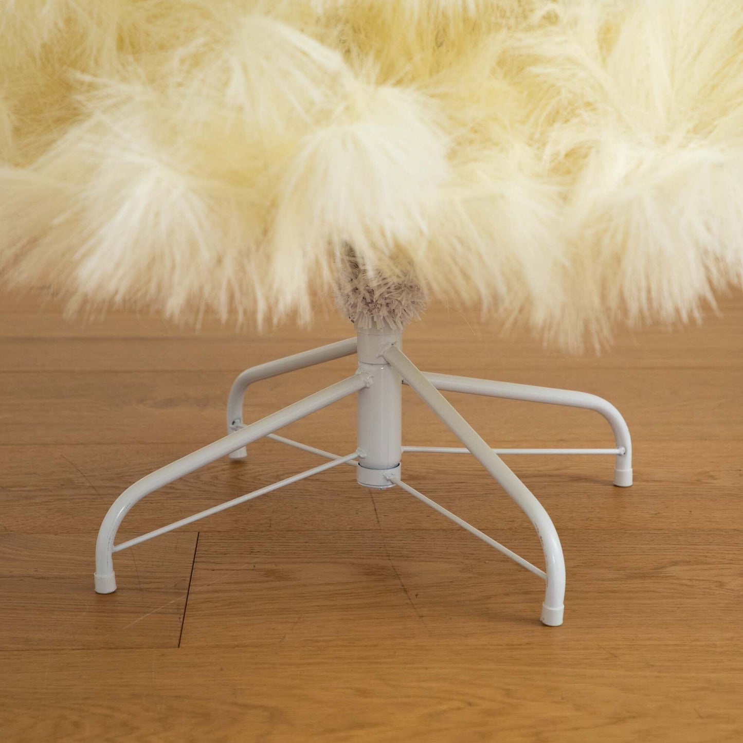 Artificial Off White Pampas and Christmas Tree