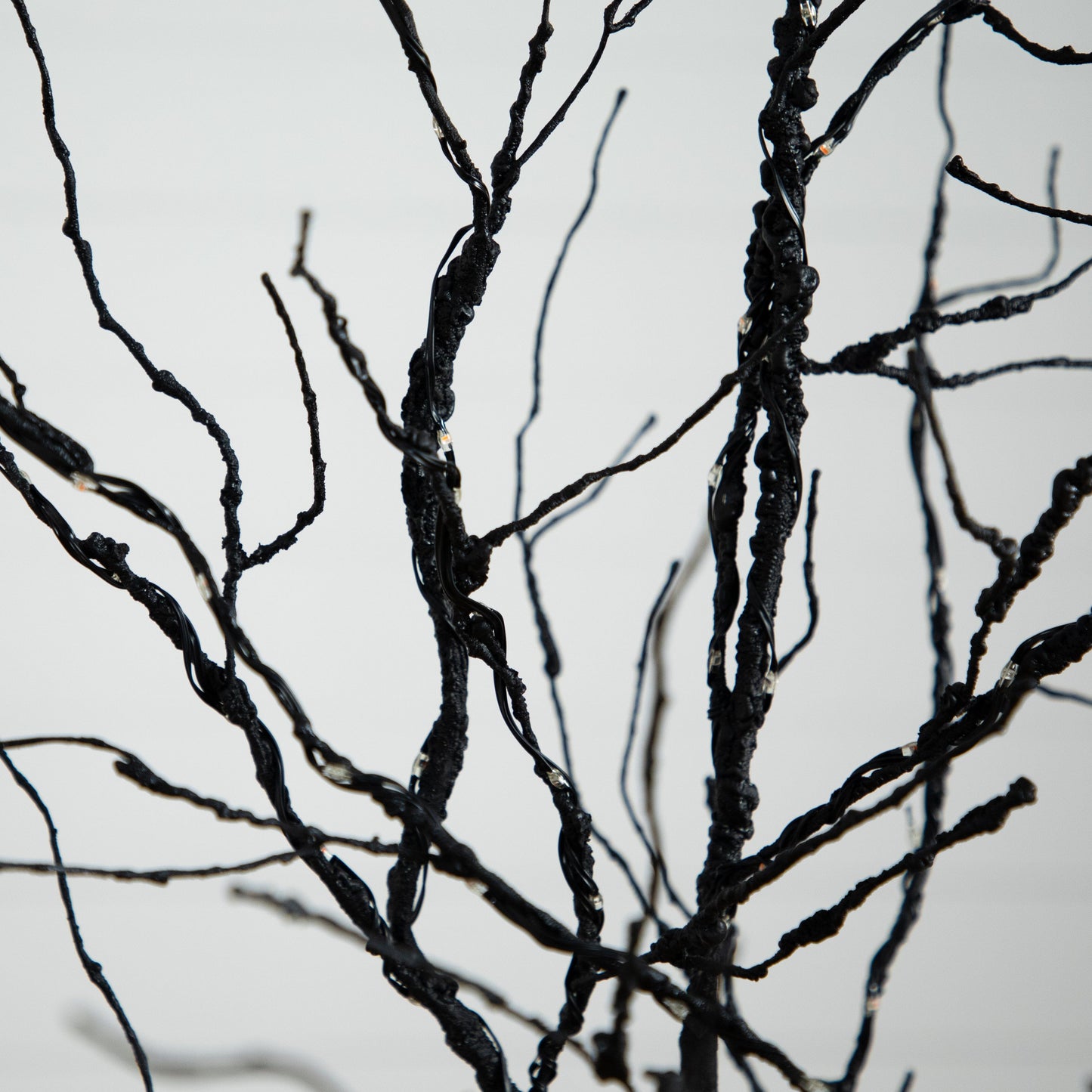Árbol artificial de lujo de ramas negras de 1,8 m para Halloween, preiluminado con 156 luces LED naranjas y moradas