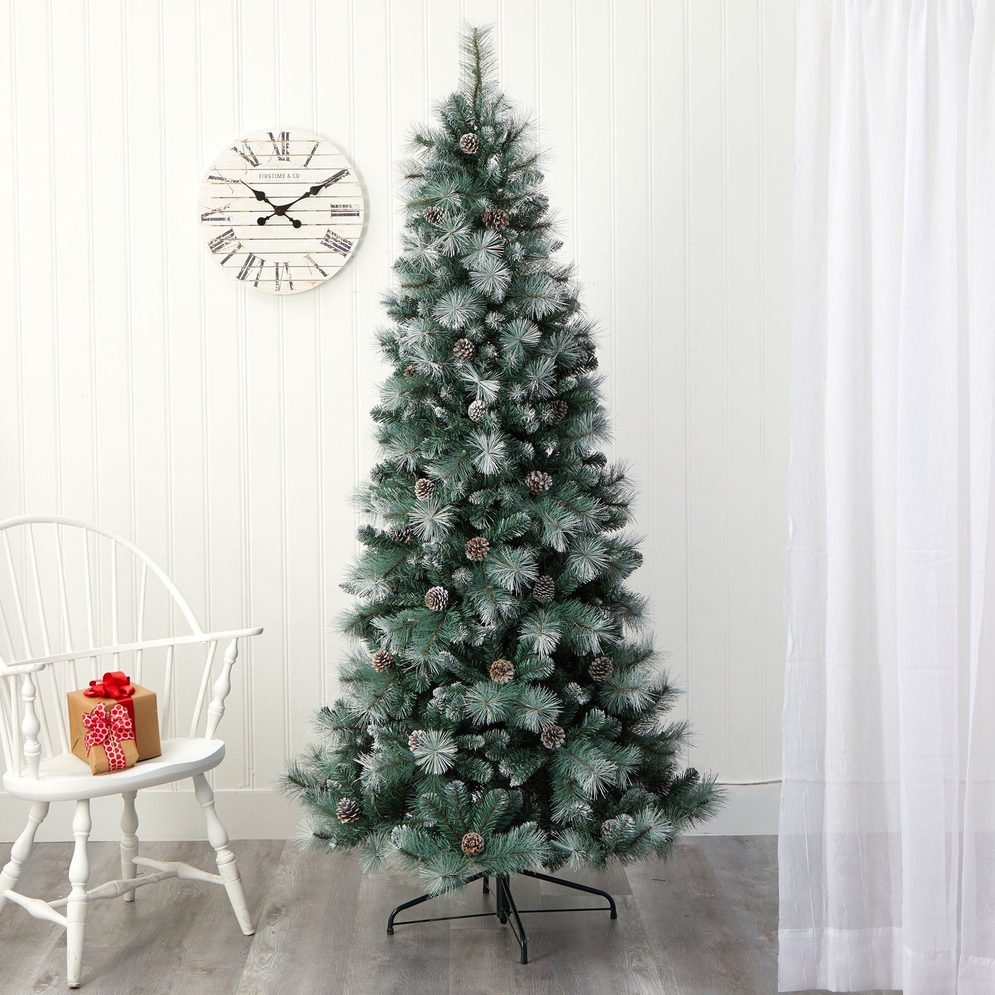 Árbol de Navidad artificial Frosted Tip British Columbia Mountain Pine con 400 luces claras, piñas y 882 ramas flexibles