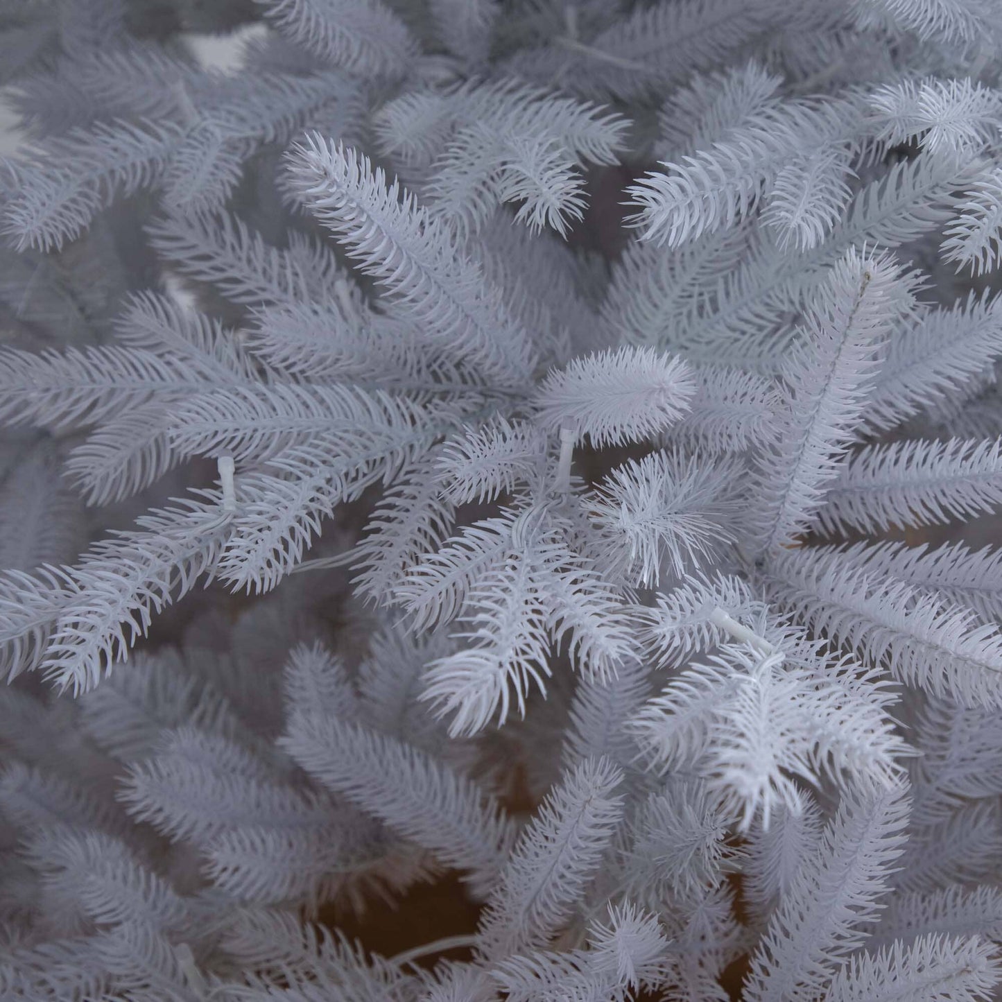 7Ft Artificial White Spruce Tree With 440 Lights