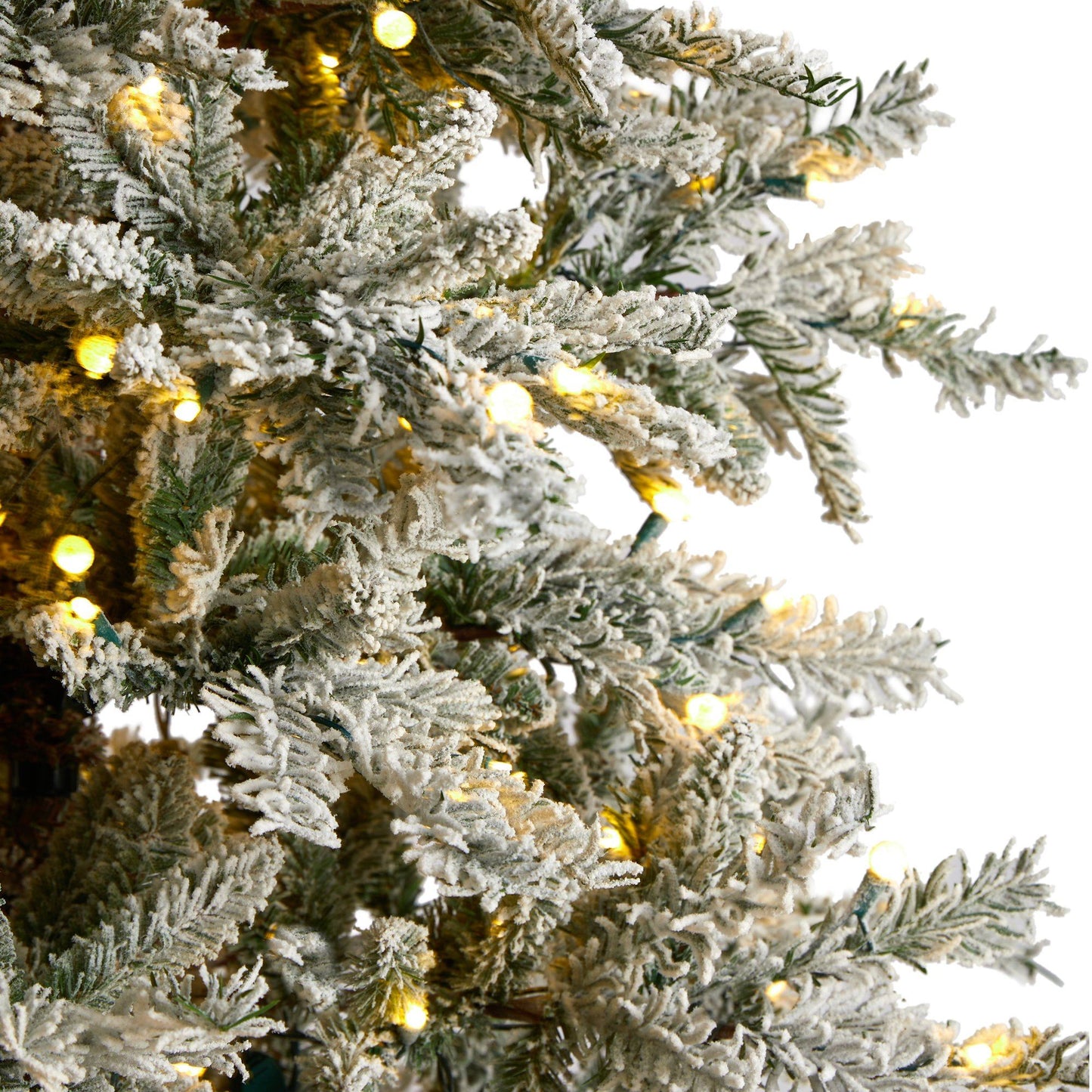 Árbol de Navidad artificial Slim Flocked Nova Scotia Spruce de 9.5 pies