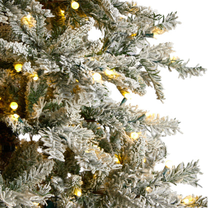 Árbol de Navidad artificial Slim Flocked Nova Scotia Spruce de 9.5 pies
