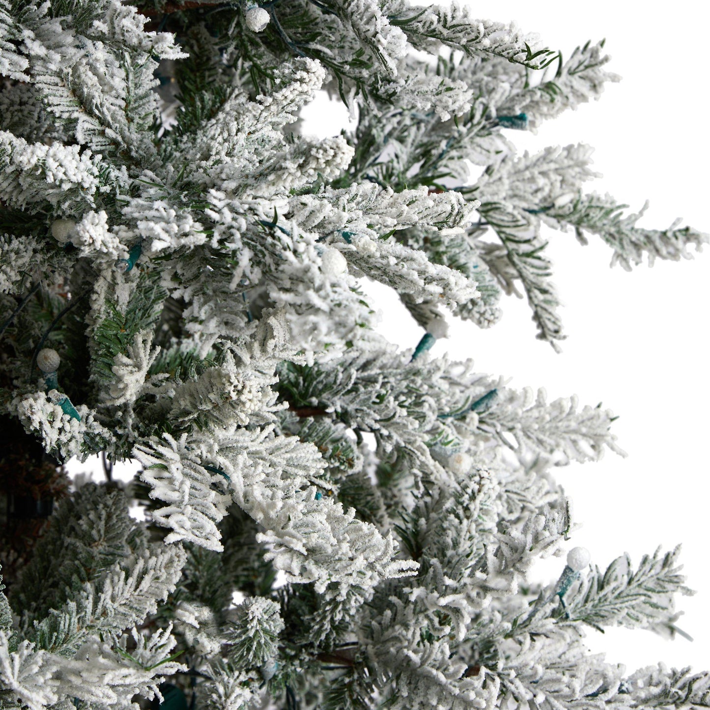 Árbol de Navidad artificial Slim Flocked Nova Scotia Spruce de 9.5 pies