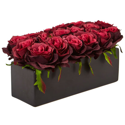 Rosas en jardinera rectangular