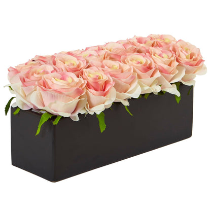 Rosas en jardinera rectangular