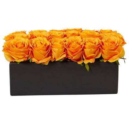 Rosas en jardinera rectangular