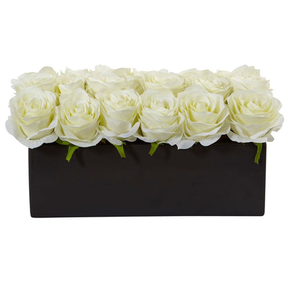 Rosas en jardinera rectangular