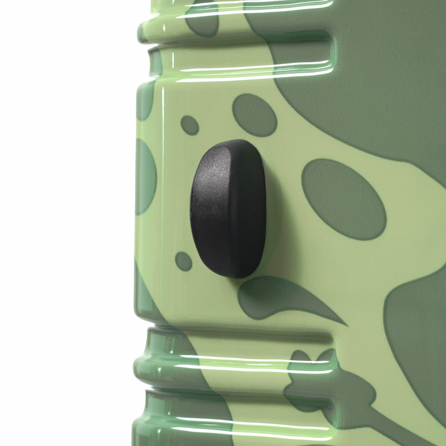 3-piece hard shell camouflage luggage set in green camo with black handles on Tampa Home & Garden Store