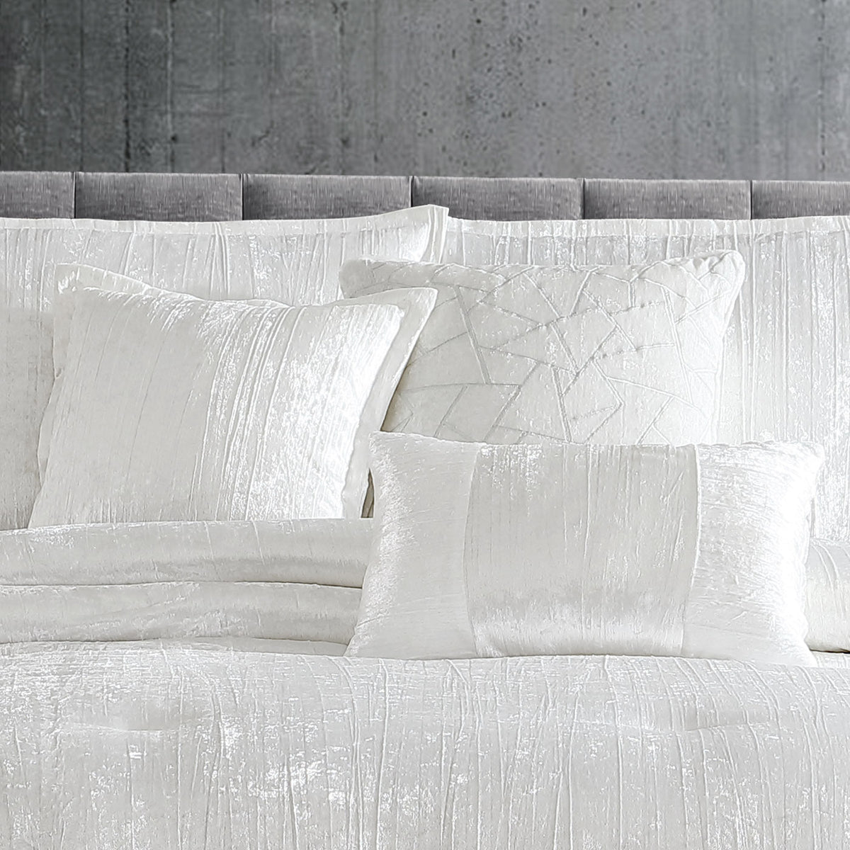 Turin 7 Piece and White Crinkle Velvet Queen Set