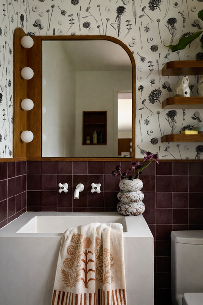 Dried Flora Wallpaper, white and black